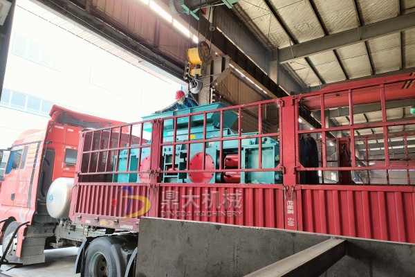 對(duì)輥制砂機(jī)